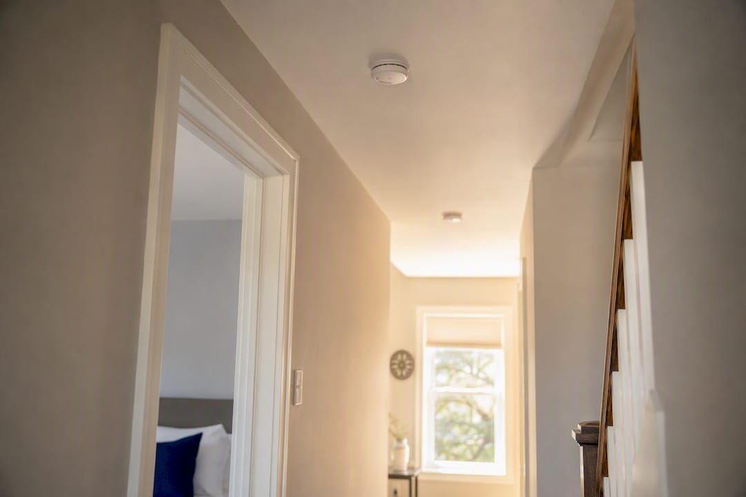 Smoke detectors properly installed on bedroom and hallway ceiling